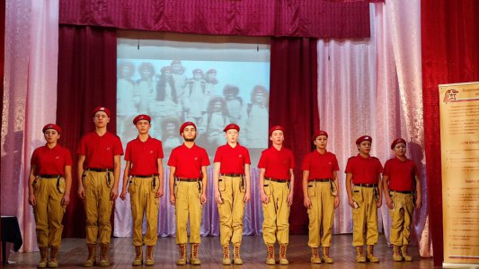 13 декабря в Киргинском ДК, состоялась торжественная церемония посвящения учащихся образовательных учреждений в ряды Всероссийского детско-юношеского военно-патриотического общественного движения «ЮНАРМИЯ». 